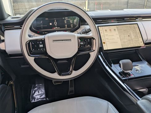 Used 2025 Land Rover Range Rover Sport Dynamic SE image 8