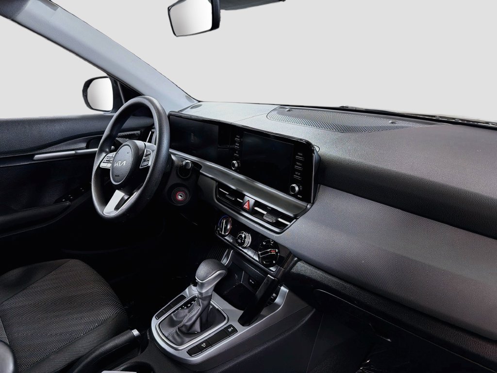 Used 2025 Kia Seltos LX AWD/4WD image 28