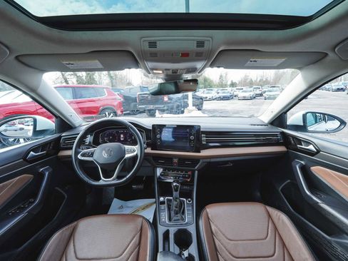 Used 2025 Volkswagen Jetta SEL image 40