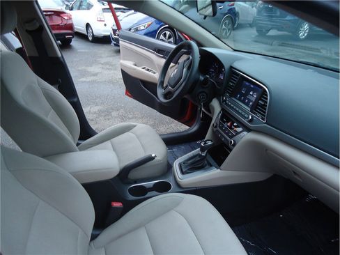 Used 2017 Hyundai Elantra SE image 15