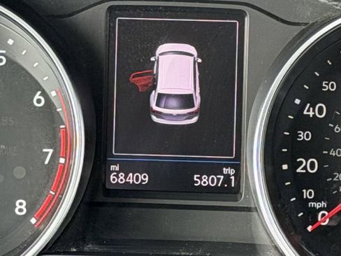 Used 2019 Volkswagen Tiguan SE w/ Panoramic Sunroof Package FWD image 14