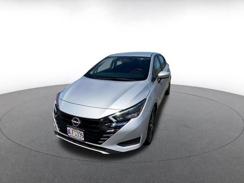 Used 2025 Nissan Versa SV FWD image 7
