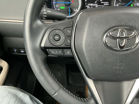 Certified 2021 Toyota Venza XLE image 12