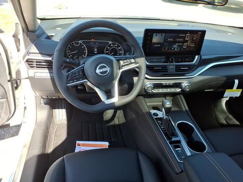 New 2026 Nissan Altima 2.5 SR FWD image 9