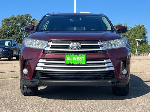 Used 2019 Toyota Highlander XLE image 2