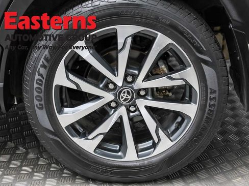 Used 2022 Toyota Corolla Cross XLE w/ Convenience Package image 8