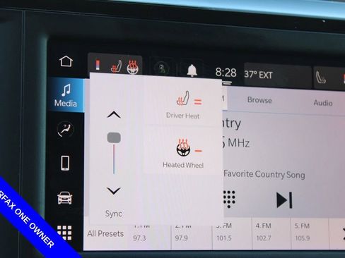 Used 2023 Chrysler Voyager LX image 40