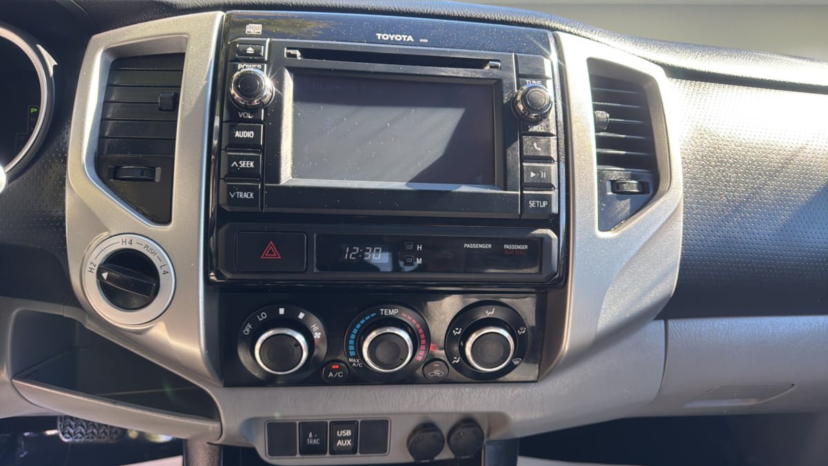 Used 2013 Toyota Tacoma 4x4 Access Cab V6 w/ TRD Off-Road Pkg image 11