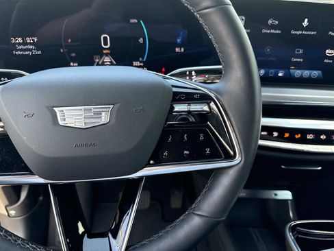 Used 2025 Cadillac Lyriq Luxury image 32