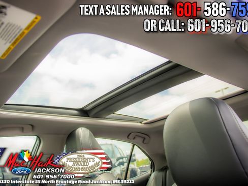 Used 2022 Toyota Camry XSE FWD image 12