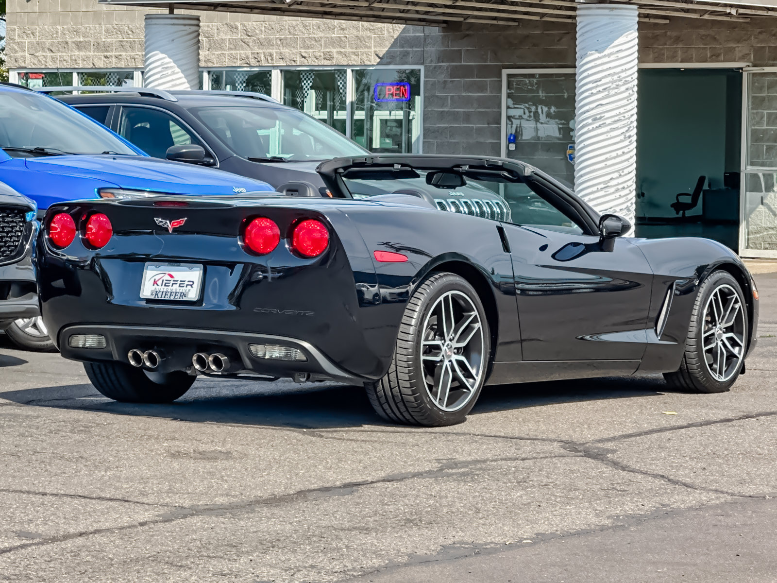 Used 2005 Chevrolet Corvette Convertible w/ Preferred Equipment Group RWD image 4