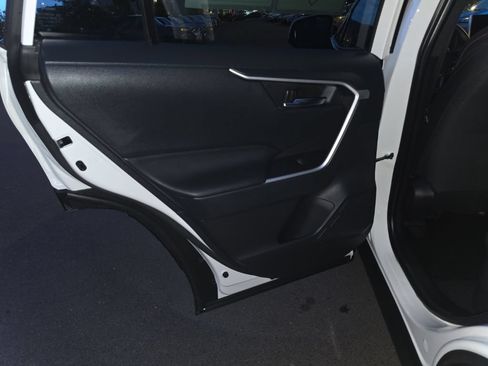 Used 2025 Toyota RAV4 SE AWD/4WD image 19