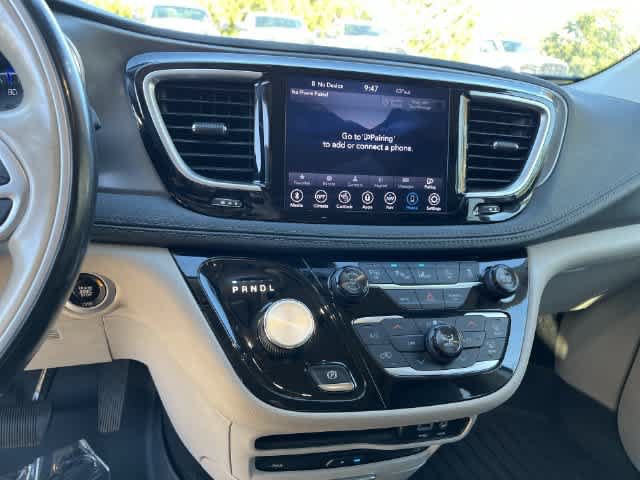 Used 2018 Chrysler Pacifica Limited w/ Advanced Safetytec Group FWD image 14