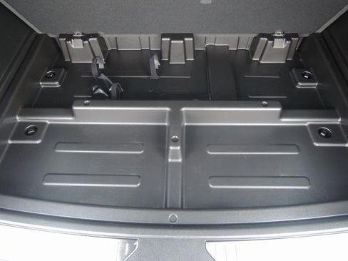 Used 2025 Chevrolet Suburban High Country AWD/4WD image 36