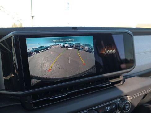 Used 2025 Jeep Wrangler Unlimited Sahara w/ Safety Group image 25