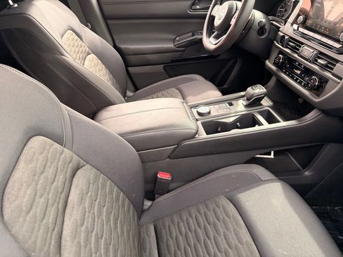 Used 2025 Nissan Pathfinder S AWD/4WD image 12