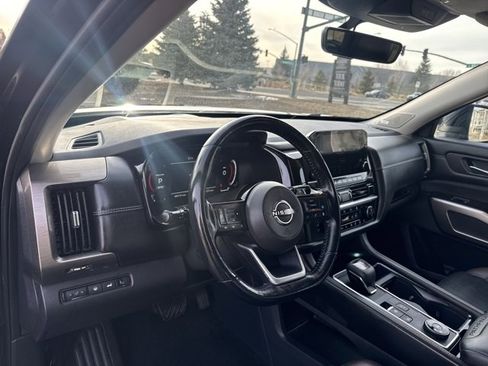 Used 2023 Nissan Pathfinder Platinum w/ Cargo Package image 21