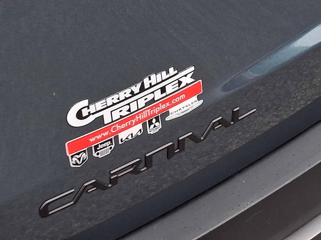 Used 2026 Kia Carnival SX w/ SX Dark Edition Package FWD image 6