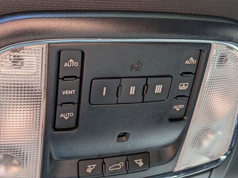 Used 2019 Jeep Grand Cherokee Overland AWD/4WD image 19