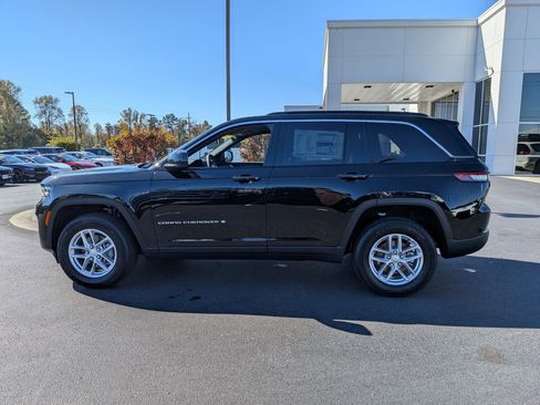 New 2025 Jeep Grand Cherokee Laredo X w/ Luxury Tech Group I image 8