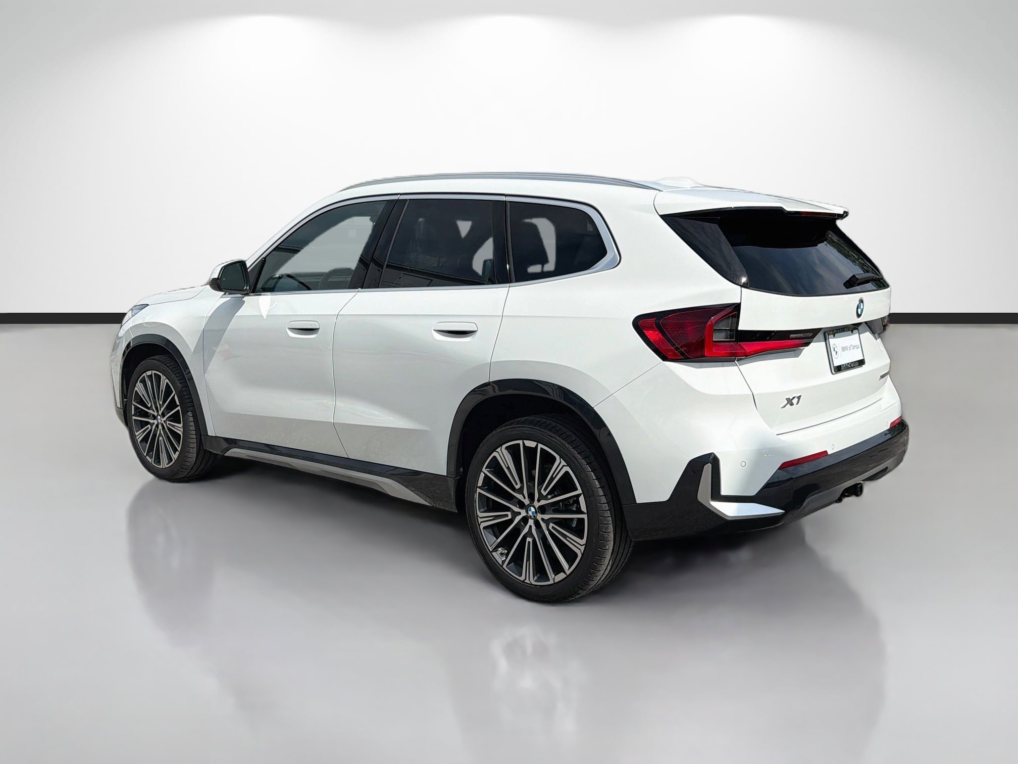 Used 2026 BMW X1 xDrive28i w/ Convenience Package AWD/4WD image 5