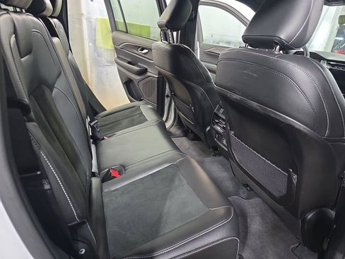 Used 2025 Jeep Grand Cherokee Altitude image 11