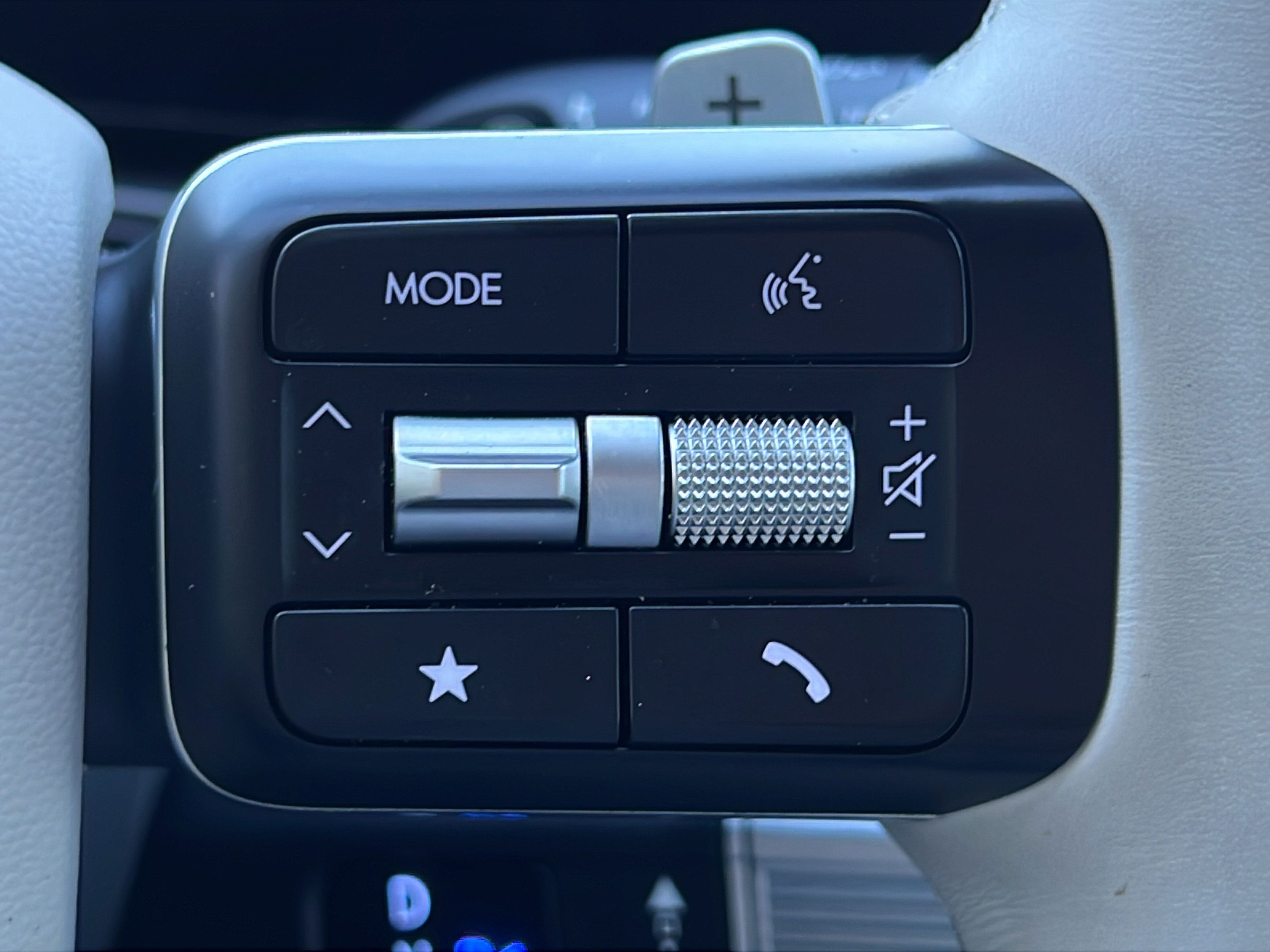 Used 2025 Hyundai Santa Fe SEL FWD image 19