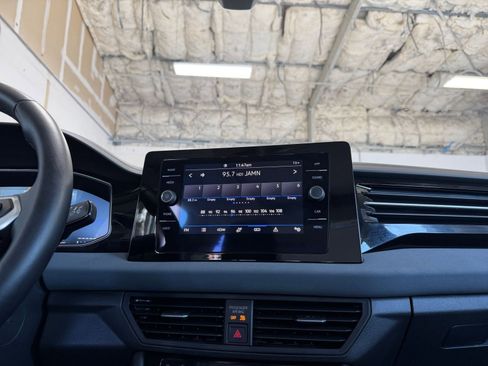 Used 2025 Volkswagen Jetta SE image 21