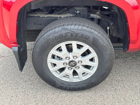 Used 2025 Toyota Tacoma SR5 AWD/4WD image 38