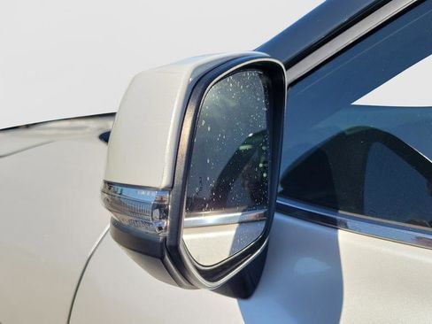 Used 2023 Toyota Highlander Platinum FWD image 5