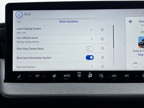 New 2025 Ford Maverick XLT w/ XLT Luxury Package image 31