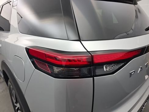 Used 2024 Nissan Pathfinder Platinum w/ Cargo Package image 18