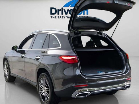 Used 2024 Mercedes-Benz GLC 300 4MATIC image 18