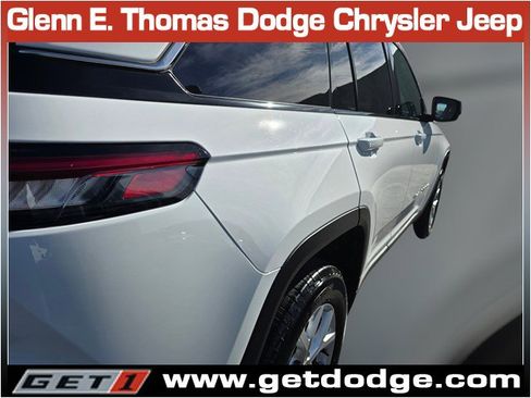 Certified 2023 Jeep Grand Cherokee Limited w/ Luxury Tech Group II image 10