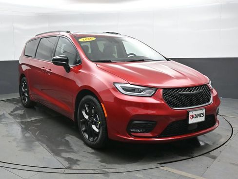 New 2026 Chrysler Pacifica Select w/ S Appearance Package FWD image 4