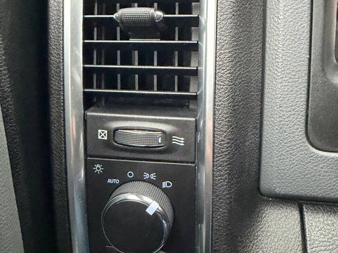 Used 2018 RAM 1500 Classic SLT AWD/4WD image 23