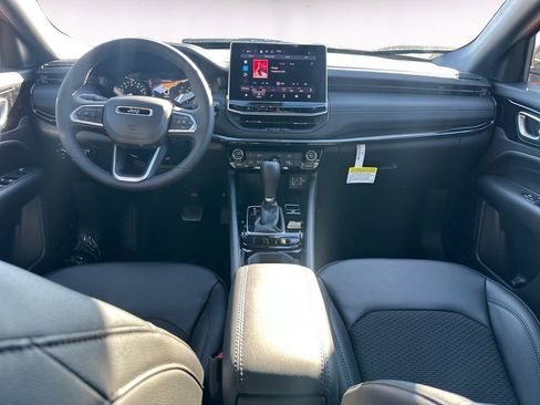 New 2026 Jeep Compass Latitude image 10