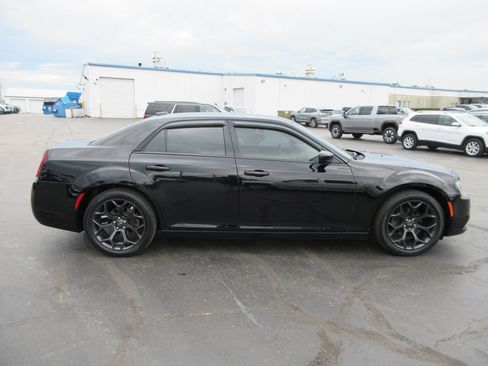 Used 2020 Chrysler 300 Touring w/ Sport Appearance Package RWD image 5