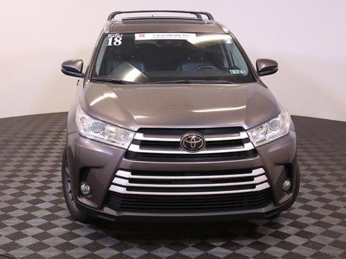 Certified 2018 Toyota Highlander XLE w/ Carpet Mat Package (TMS) image 3