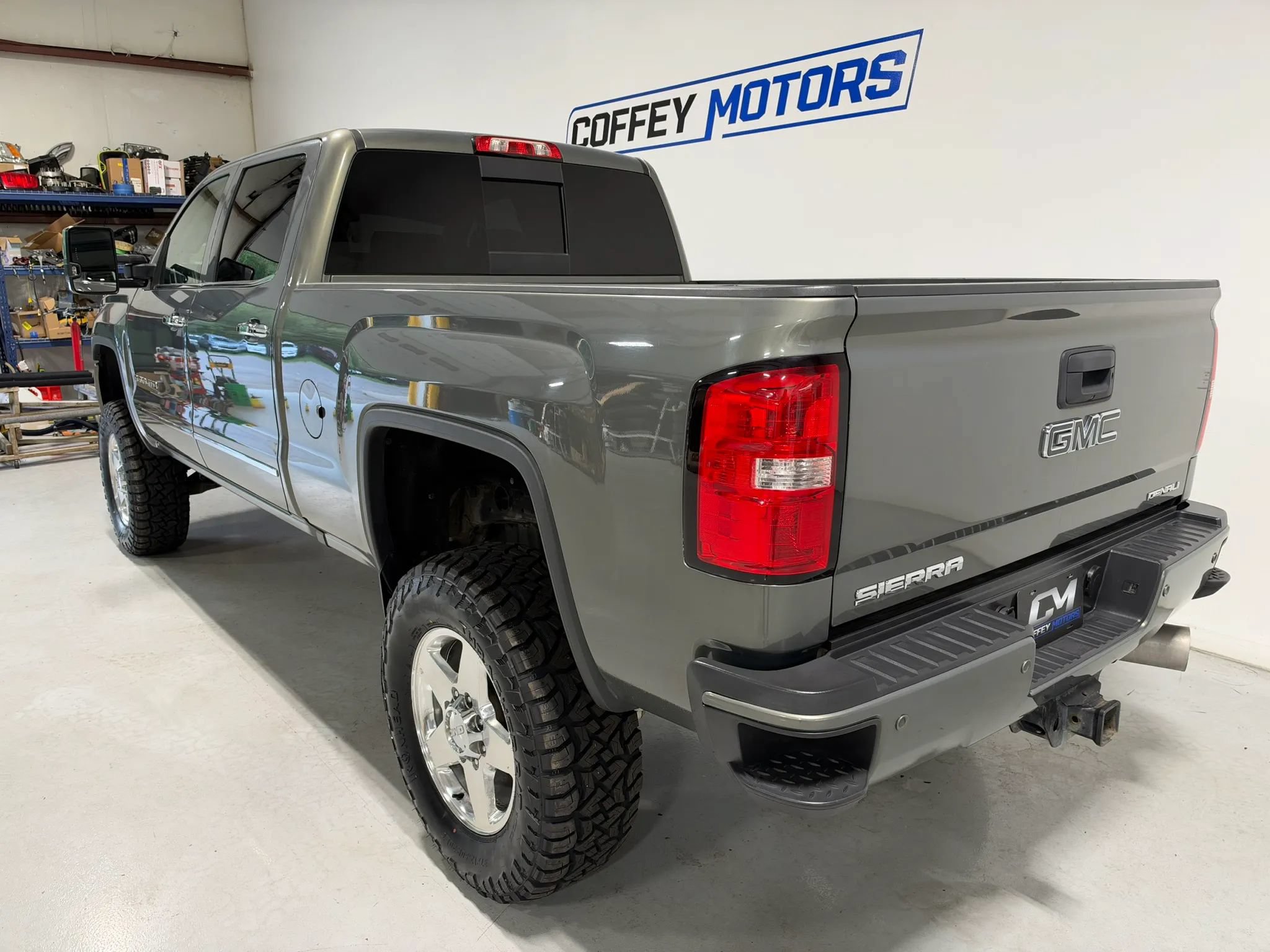 Used 2017 GMC Sierra 2500 Denali w/ Duramax Plus Package AWD/4WD image 4