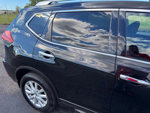 Used 2018 Nissan Rogue SV w/ Premium Package AWD/4WD image 9
