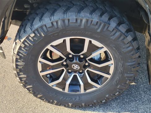 Used 2020 Toyota Tacoma TRD Sport image 9