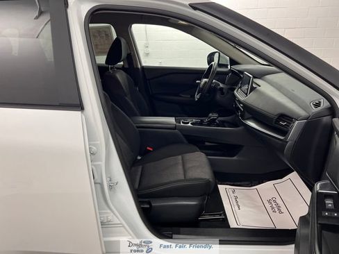 Used 2025 Nissan Rogue SV AWD/4WD image 38