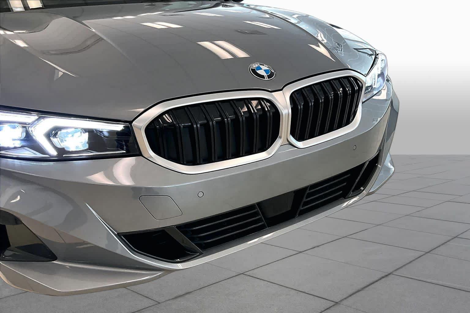 Used 2025 BMW 330i Sedan w/ Premium Package RWD image 27