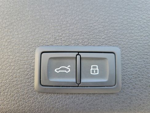 Used 2021 Audi e-tron Premium Plus w/ Premium Plus Package image 10