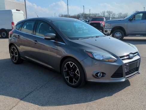 Used 2012 Ford Focus Titanium w/ Cargo Management Pkg image 2