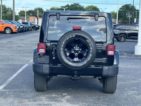 Used 2015 Jeep Wrangler Unlimited Sahara image 5