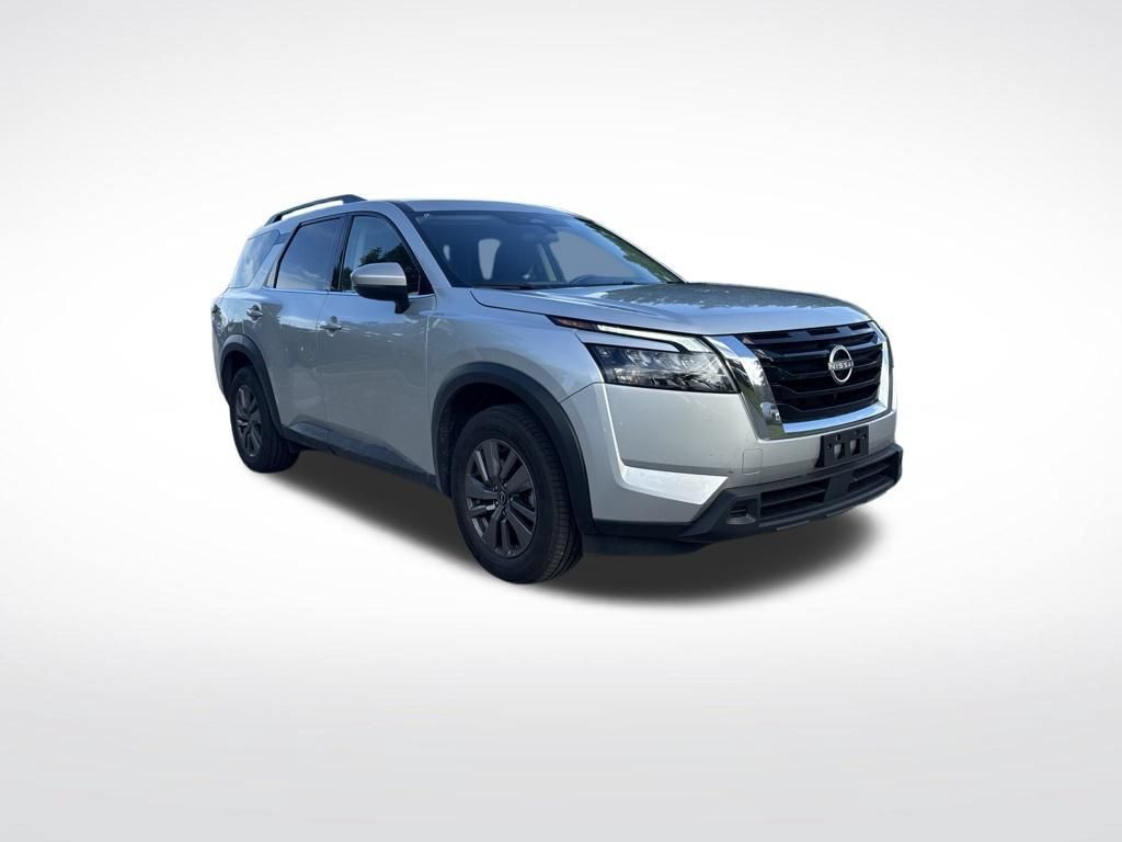 Used 2025 Nissan Pathfinder SV FWD image 2