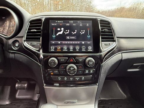 Used 2019 Jeep Grand Cherokee Limited image 21