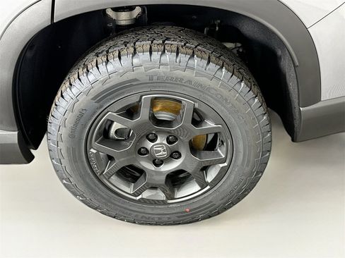 Used 2025 Honda Pilot TrailSport image 8